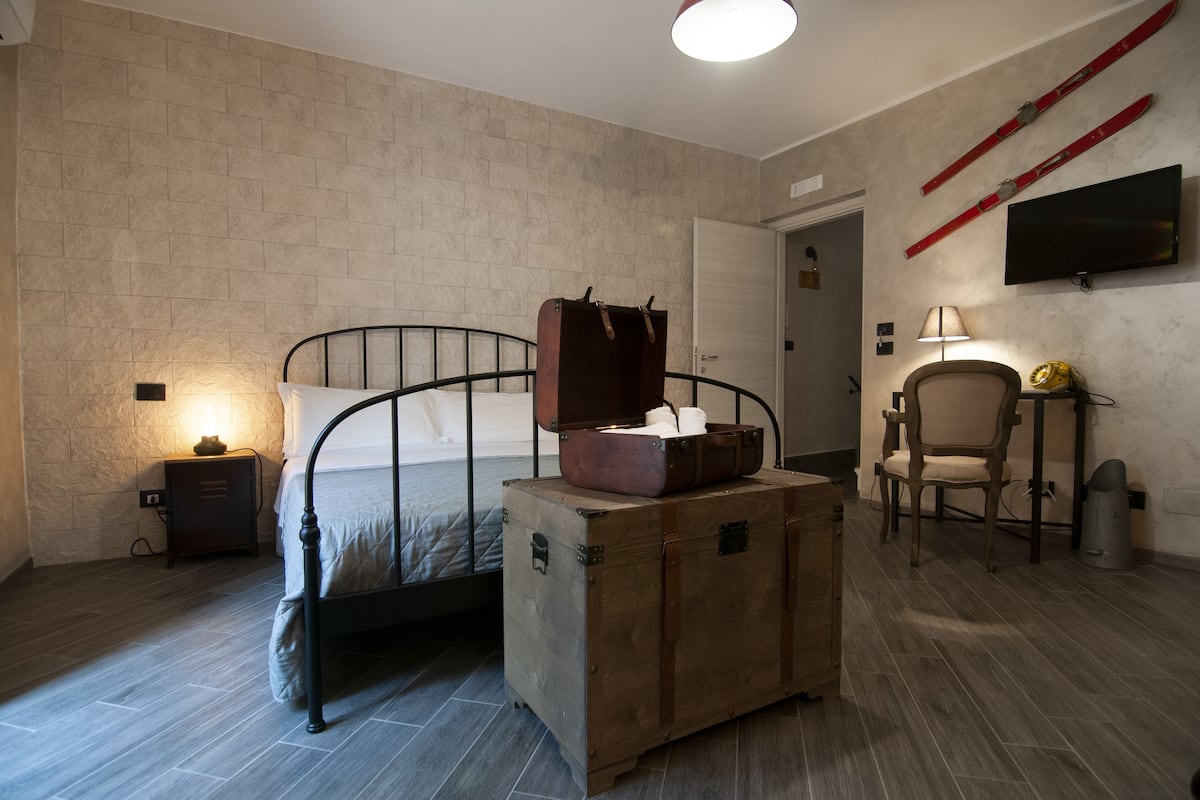 Chambre Triple Élite, vue ville (Barone Room Elite) | Décoration personnalisée, ameublement personnalisé, bureau