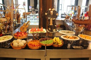 Daily buffet breakfast (CNY 98 per person) - Worldhotel Grand Jiaxing Hunan (Changsha)