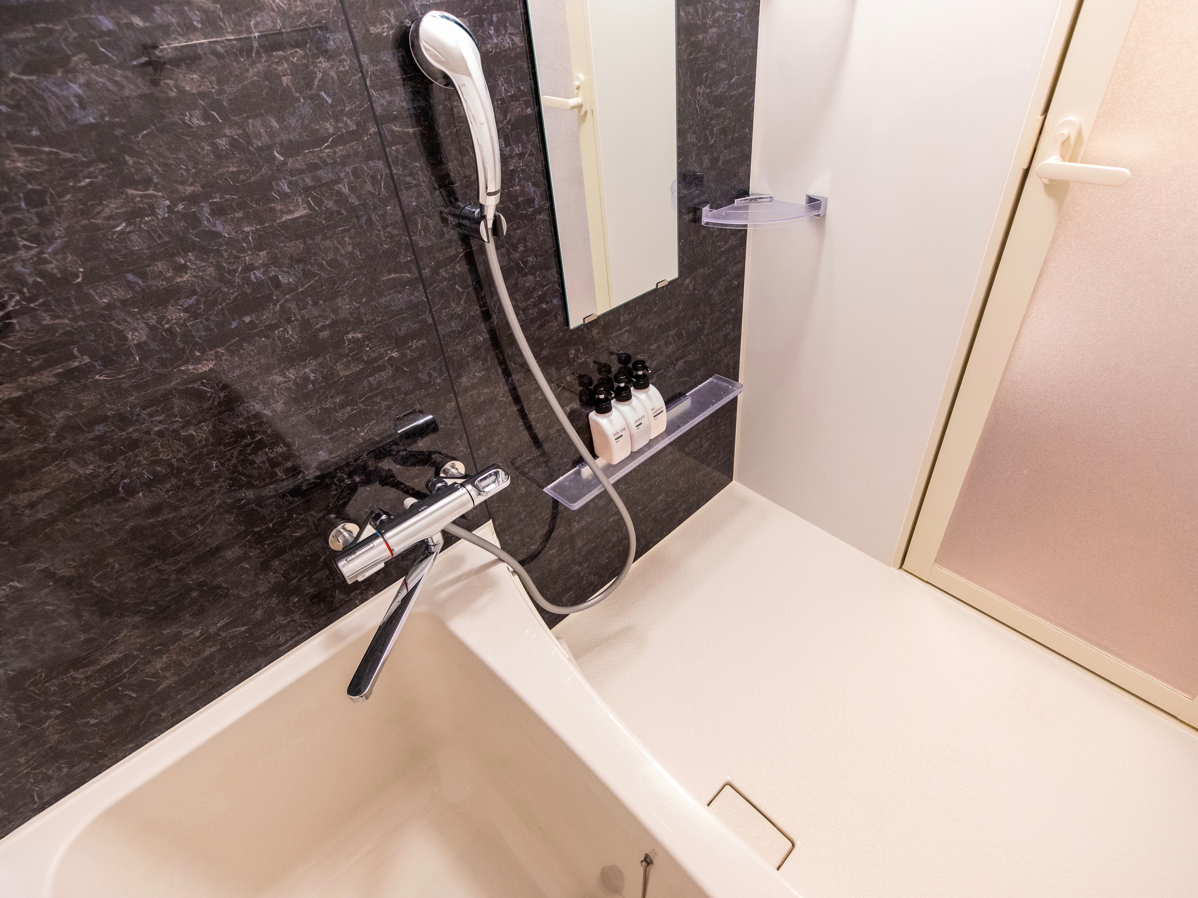 combined shower/bathtub, deep-soaking bathtub, free toiletries