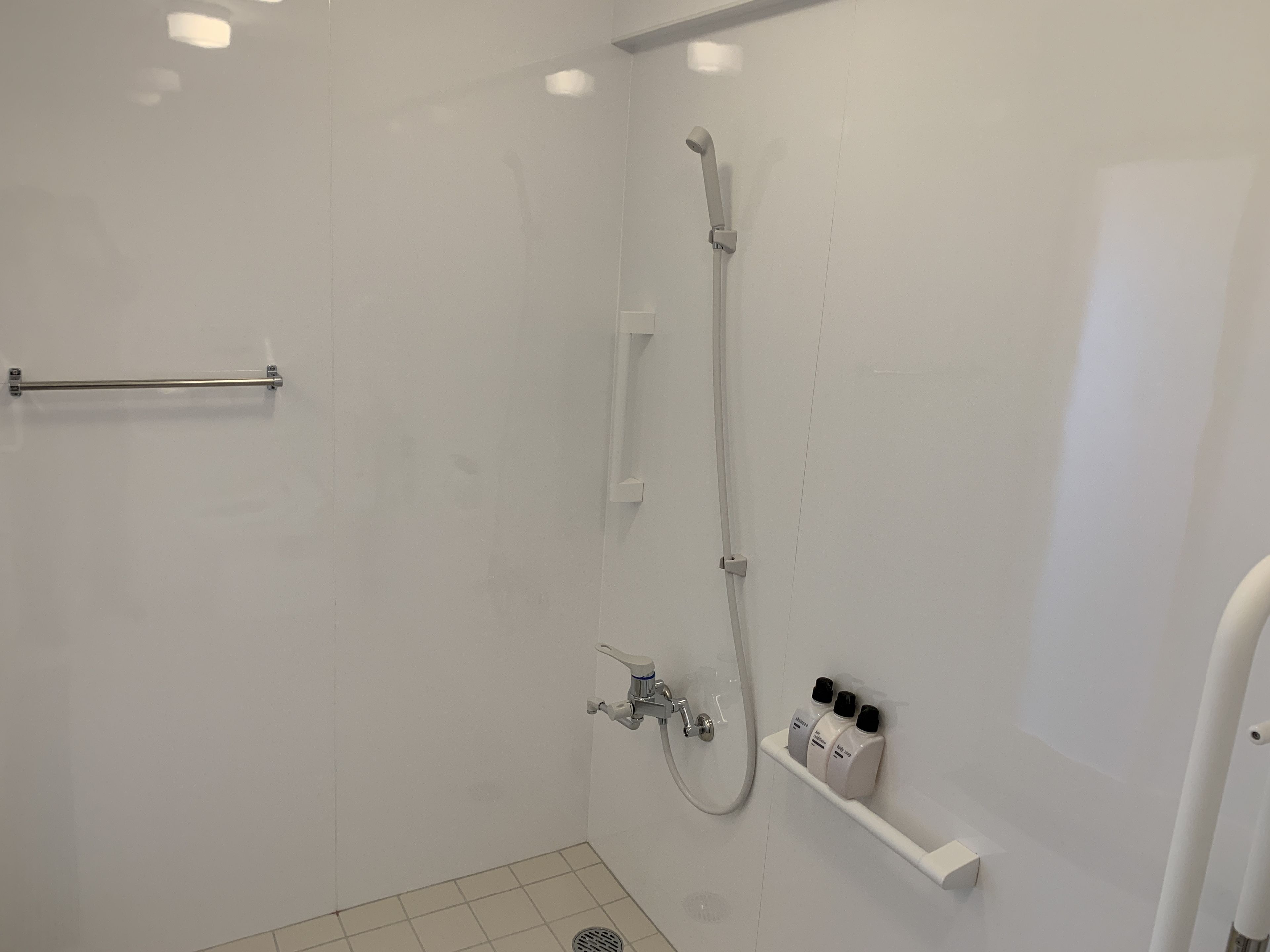 basic double room, 1 double bed, non smoking | bathroom | combined shower/bathtub, deep-soaking bathtub, free toiletries