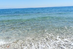 On the beach - Fotis apartments and house (Nees Kidonies)