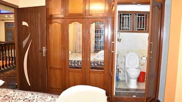 5 bedrooms, in-room safe, iron/ironing board, free WiFi