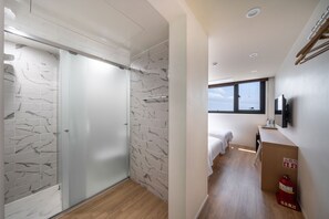 Zweibettzimmer, Nichtraucher | Schreibtisch, schallisolierte Zimmer, kostenloses WLAN