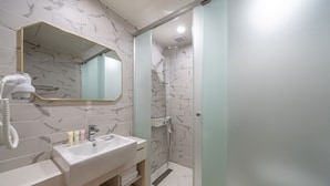 Deluxe Double Room, Non Smoking, Connecting Rooms | Bathroom - Aroomi Hotel (Seogwipo)