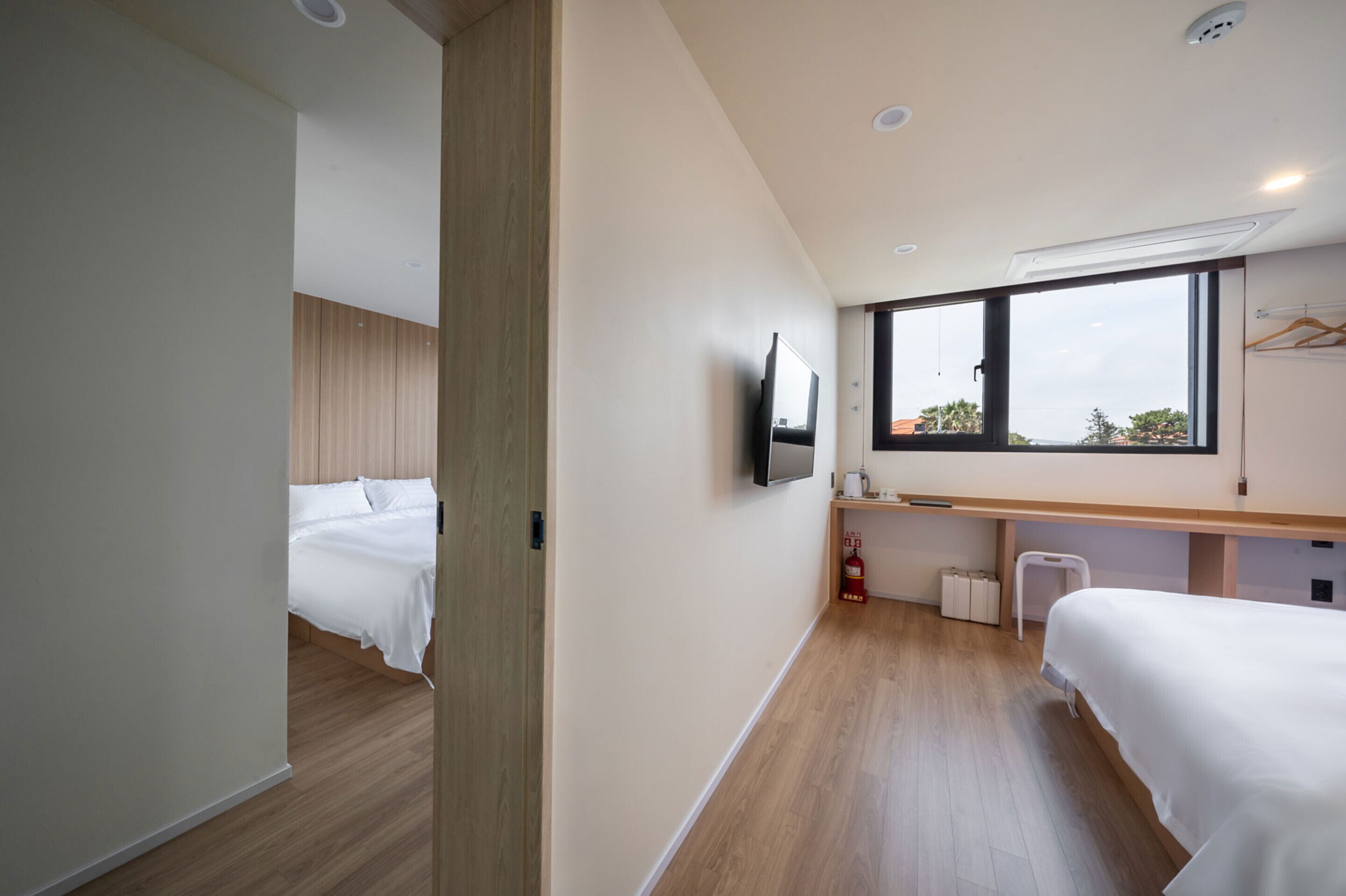 deluxe double room, non smoking, connecting rooms | desk, soundproofing, free wifi