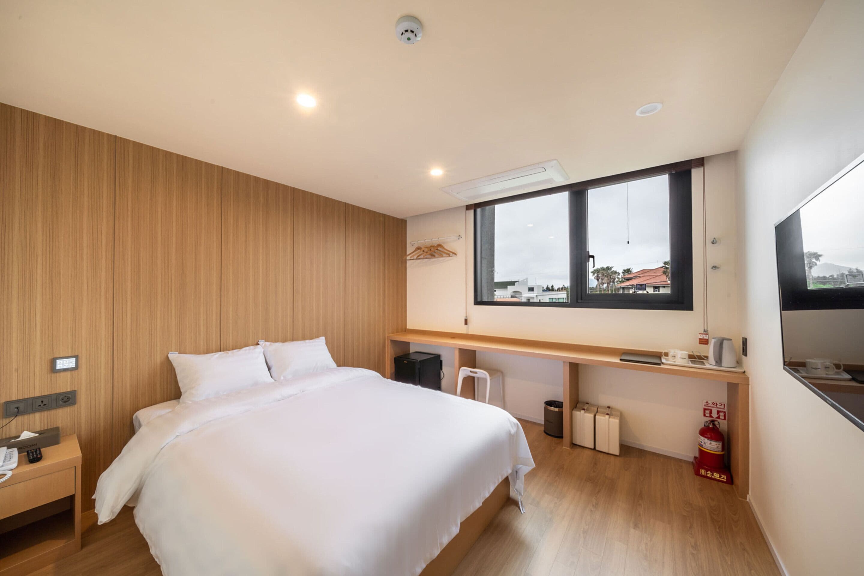 deluxe double room, non smoking, connecting rooms | desk, soundproofing, free wifi