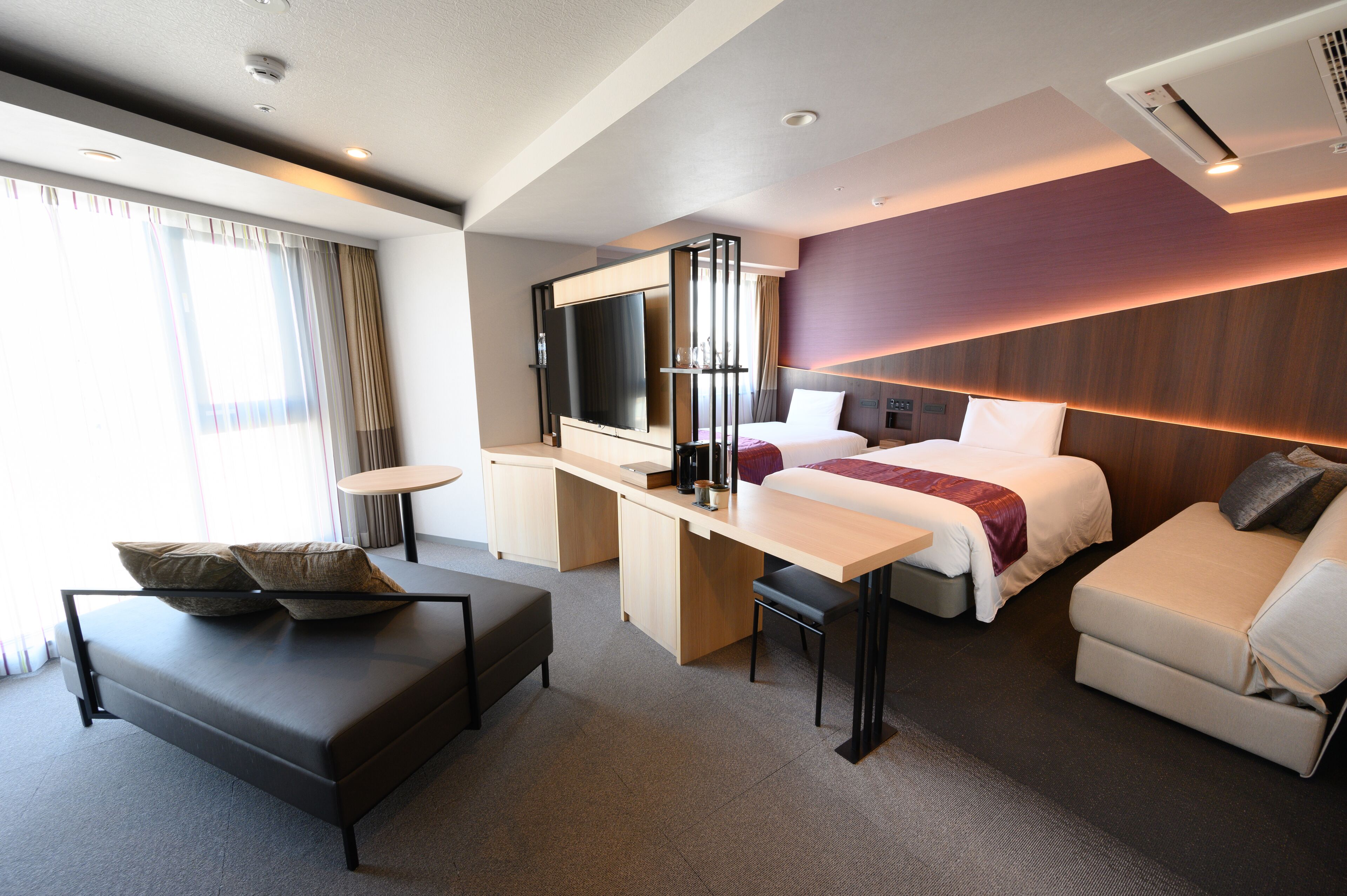 套房, 无烟房 (Corner) | 客房内保险箱、遮光窗帘、免费 WiFi、床单