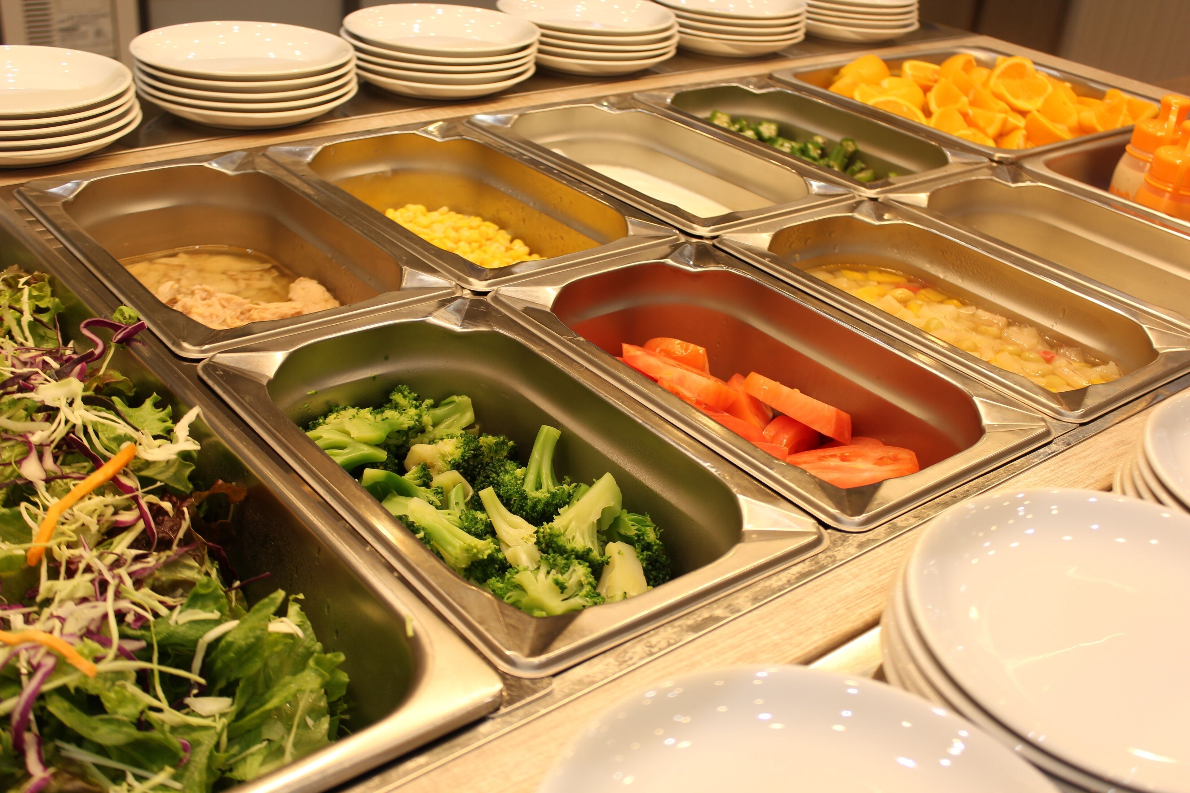Daily buffet breakfast (JPY 2200 per person)