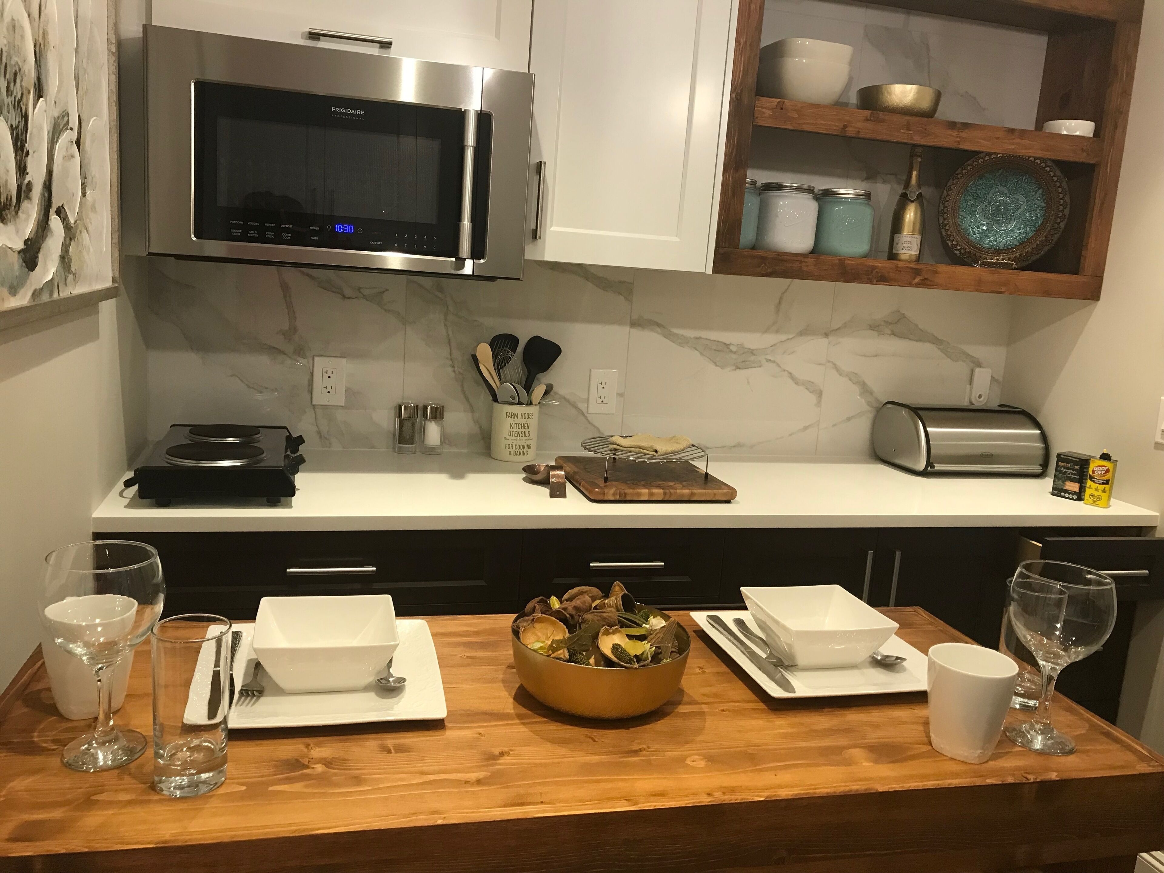 Kühlschrank, Mikrowelle, Ofen, Herdplatte