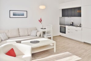 Classic Apartment | Private kitchenette | Fridge, oven, stovetop, electric kettle - Apartments Reunion (Ceská Lípa)