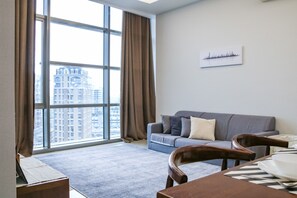 이그제큐티브 아파트, 침실 2개, 금연, 시내 전망 | 거실 공간 | LCD TV