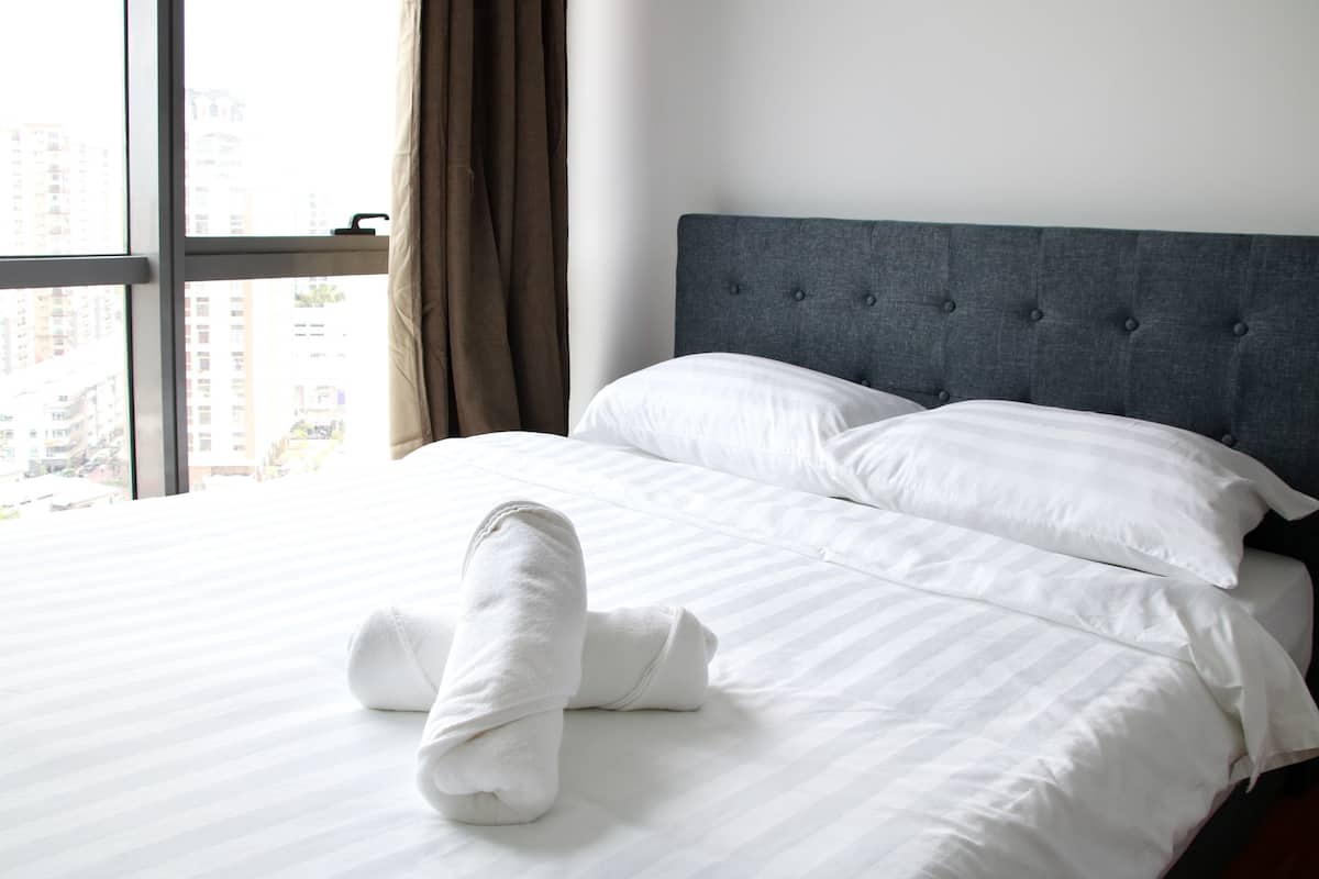 Executive Apartment, 2 Bedrooms, Non Smoking, City View | Individually decorated, desk, iron/ironing board, rollaway beds