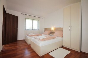 2 bedrooms, iron/ironing board, free WiFi, bed sheets - Holiday house Sandra with garden - pure relaxation! (Pula)