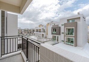 Classic Quadruple Room, 2 Double Beds, Balcony | Individually decorated, individually furnished, desk, free WiFi - Xiao Tian Di Homestay (Taitung)