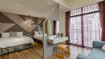 Chambre Quadruple Classique, 2 lits doubles, balcon | Décoration personnalisée, ameublement personnalisé, bureau