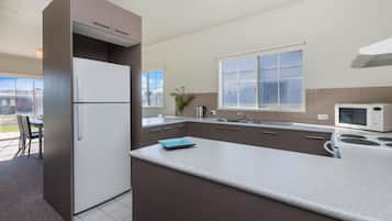 Apartment, 4 Bedrooms | Private kitchen | Full-sized fridge, microwave, oven, stovetop