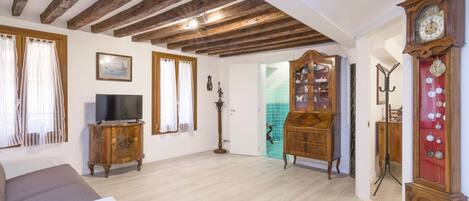 Apartment, 1 Bedroom | Room amenity