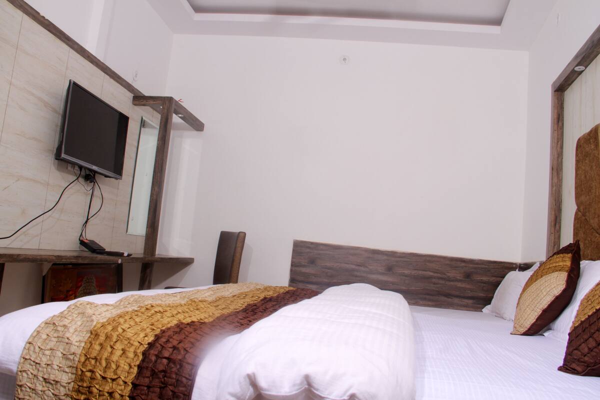 Quarto luxo | Ferros/tábuas de passar roupa, camas extras/dobráveis (sobretaxa)