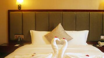 Blackout curtains, free WiFi, bed sheets