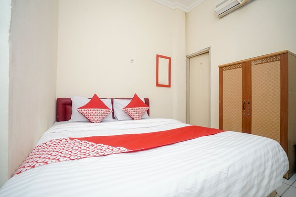 Standard Double Room | Free WiFi, bed sheets