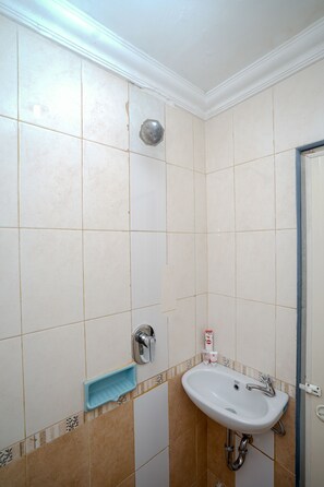 Standard-Doppelzimmer | Badezimmer