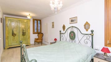 Apartment, 1 Bedroom | 1 bedroom, iron/ironing board, free cots/infant beds, free WiFi