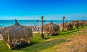 Plage privée, navette gratuite vers la plage, cabines gratuites