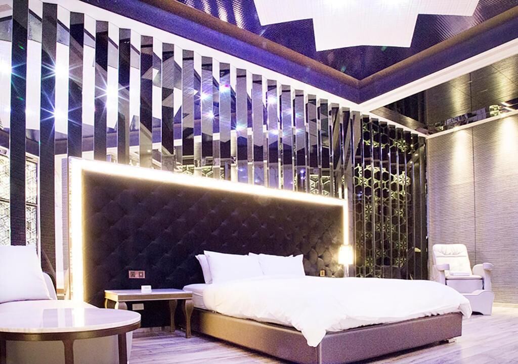 in-room safe, desk, blackout curtains, free wifi