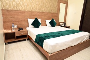 Deluxe Double Room A/C | Bàn, phòng cách âm, truy cập Internet tốc độ cao (có dây) miễn phí 