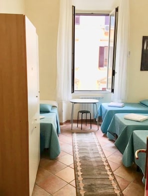 Schreibtisch, kostenloses WLAN, Bettwäsche