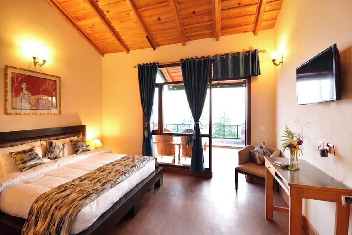 2 bedrooms, in-room safe, desk, iron/ironing board