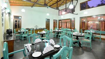 Petit déjeuner (350 INR par personne)