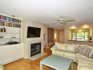 Flat-screen TV, DVD player - Kingston Dunes 58 (Hilton Head Island)