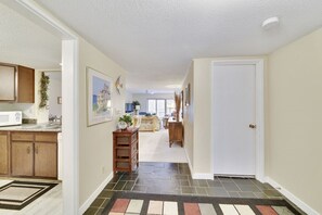 Hallway - Plantation Club 533 (Hilton Head Island)