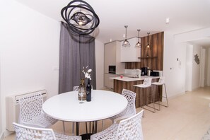 In-room dining - Villa 21 (Okrug)