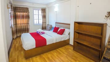 Deluxe Triple Room | In-room safe, desk, soundproofing, free WiFi