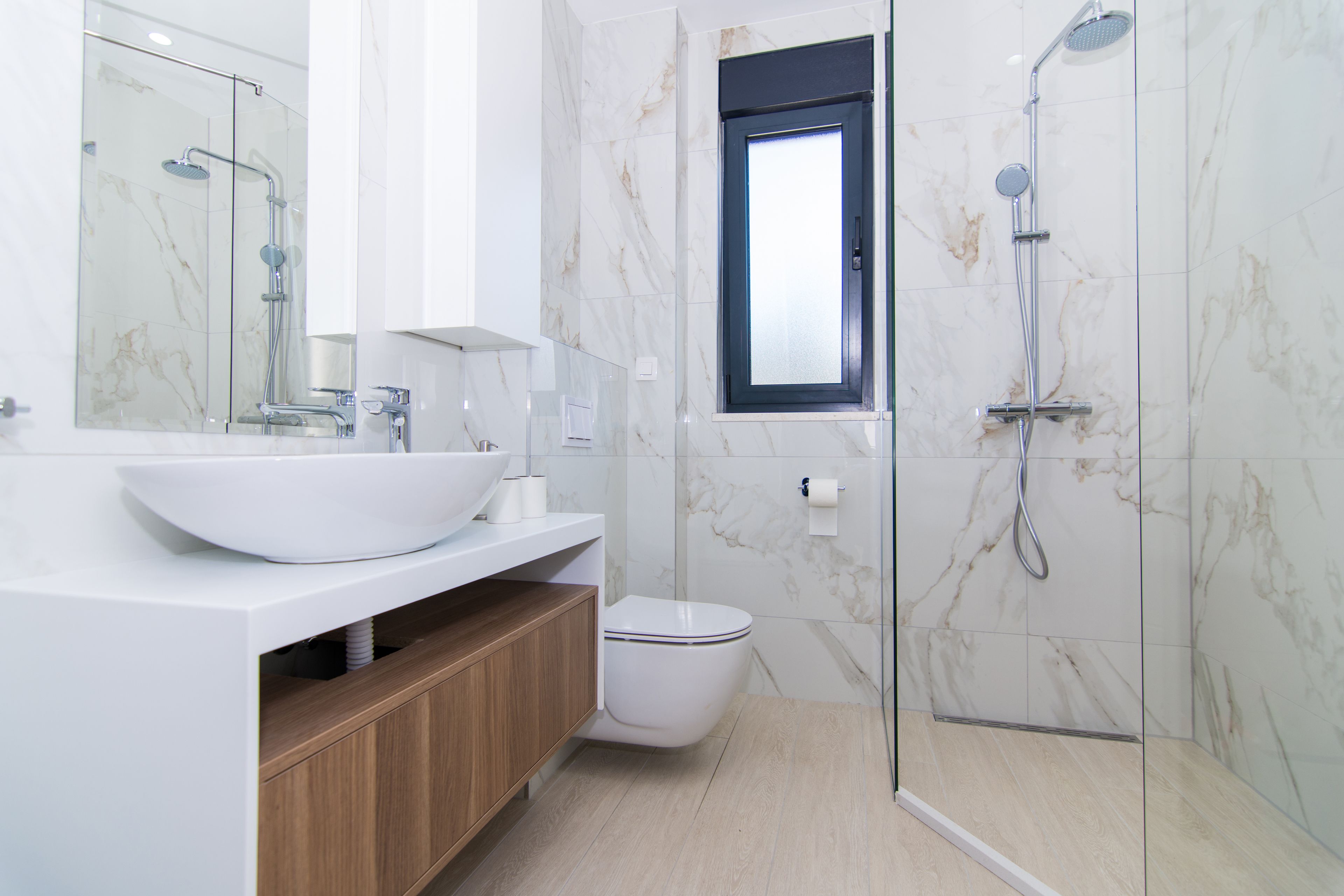 Superior Studio, 1 Bedroom, Ground Floor | Bathroom | Shower, free toiletries, hair dryer, bathrobes