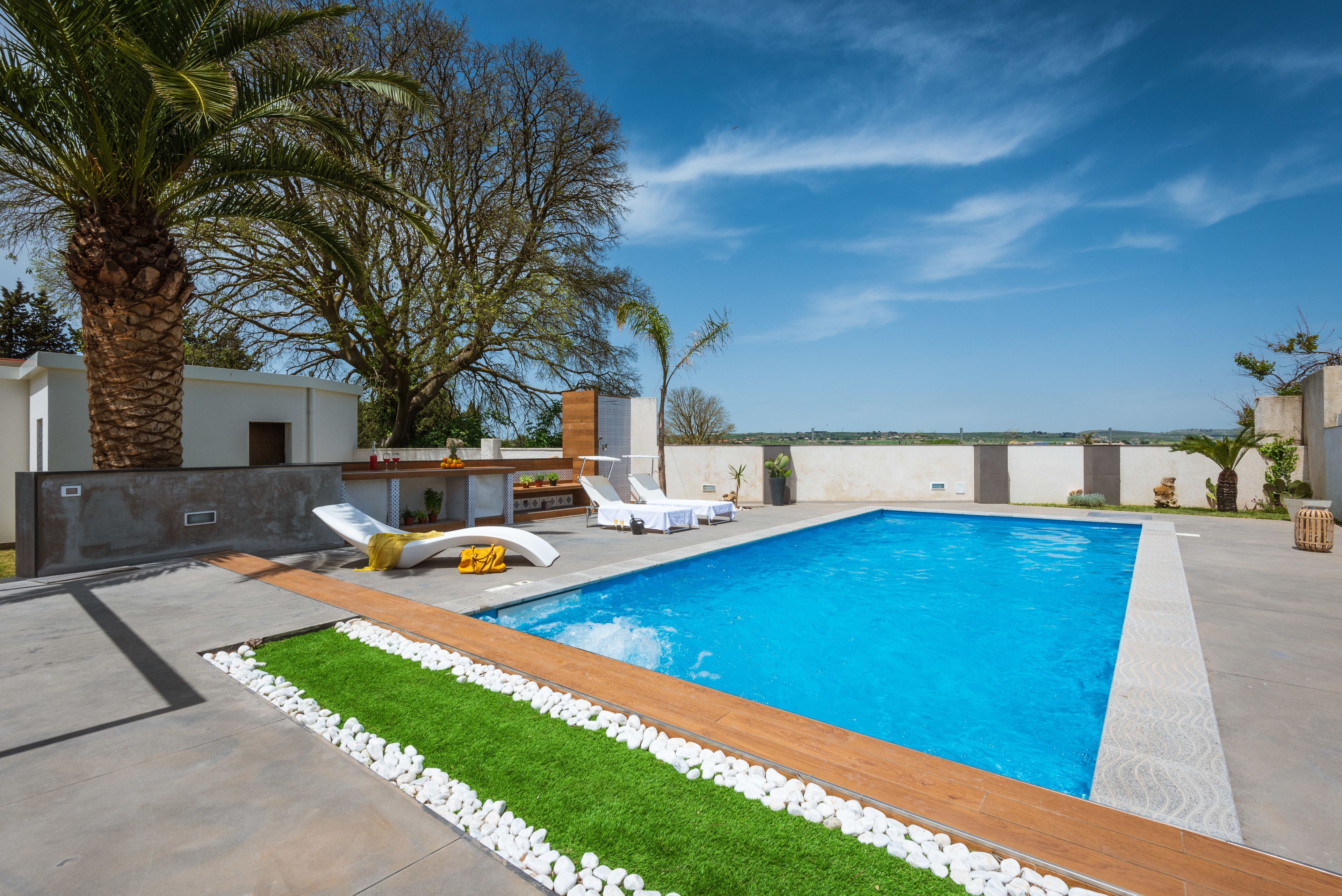 Seasonal outdoor pool, open 8:00 AM to 9:30 PM, pool loungers