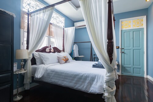 Authentic Chinese Room & Private Garden