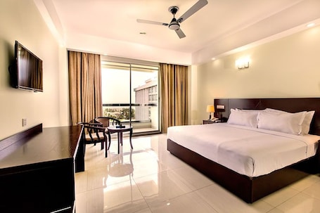 Premier Double Room | 2 bedrooms, desk, blackout drapes, soundproofing