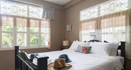 Privatzimmer im authentischen chinesischen Geschäft @ Chinatown, Bangkok, Thailand (2/1)