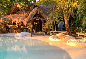 Breakfast, lunch and dinner served - La Cabane Bali (Jimbaran)