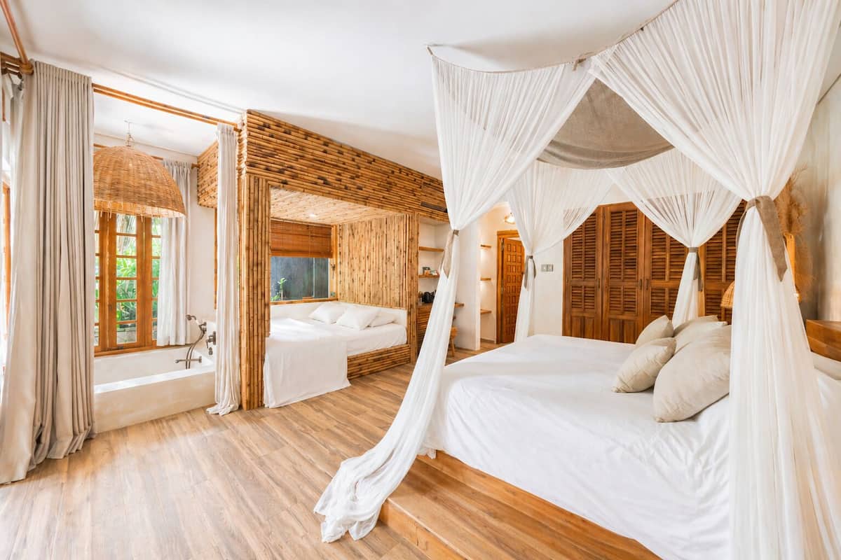 Rooms MAO | Minibaari, tallelokero huoneessa, työpöytä, pimennysverhot