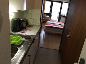 Appartement Confort, vue montagne | Cuisine privée | Réfrigérateur, plaque de cuisson