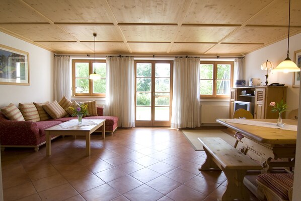 Apartment, Terrace, Garden View | Living room | Flat-screen TV, DVD player - Gut Grasleiten (Huglfing)