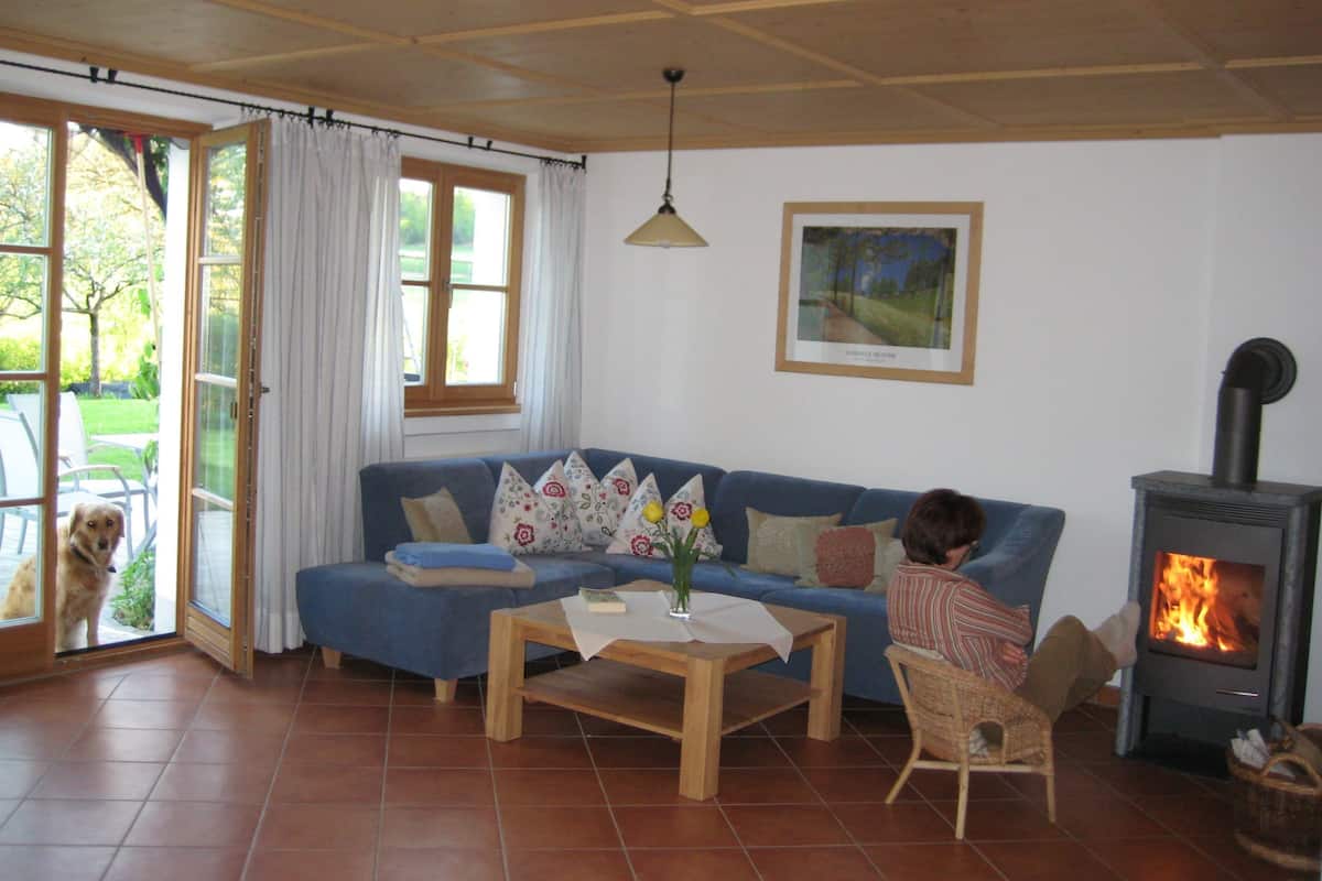Appartamento Comfort, 2 camere da letto, terrazzo, vista giardino | Area soggiorno | TV a schermo piatto, lettore DVD