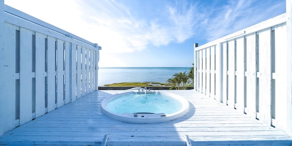 Separate tub and shower, deep soaking tub, free toiletries, hair dryer - Villa Kanutan (Motobu)