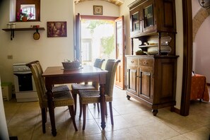 Apartment, 3 Bedrooms (TORCHIO) | In-room dining