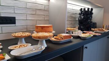 Free daily buffet breakfast