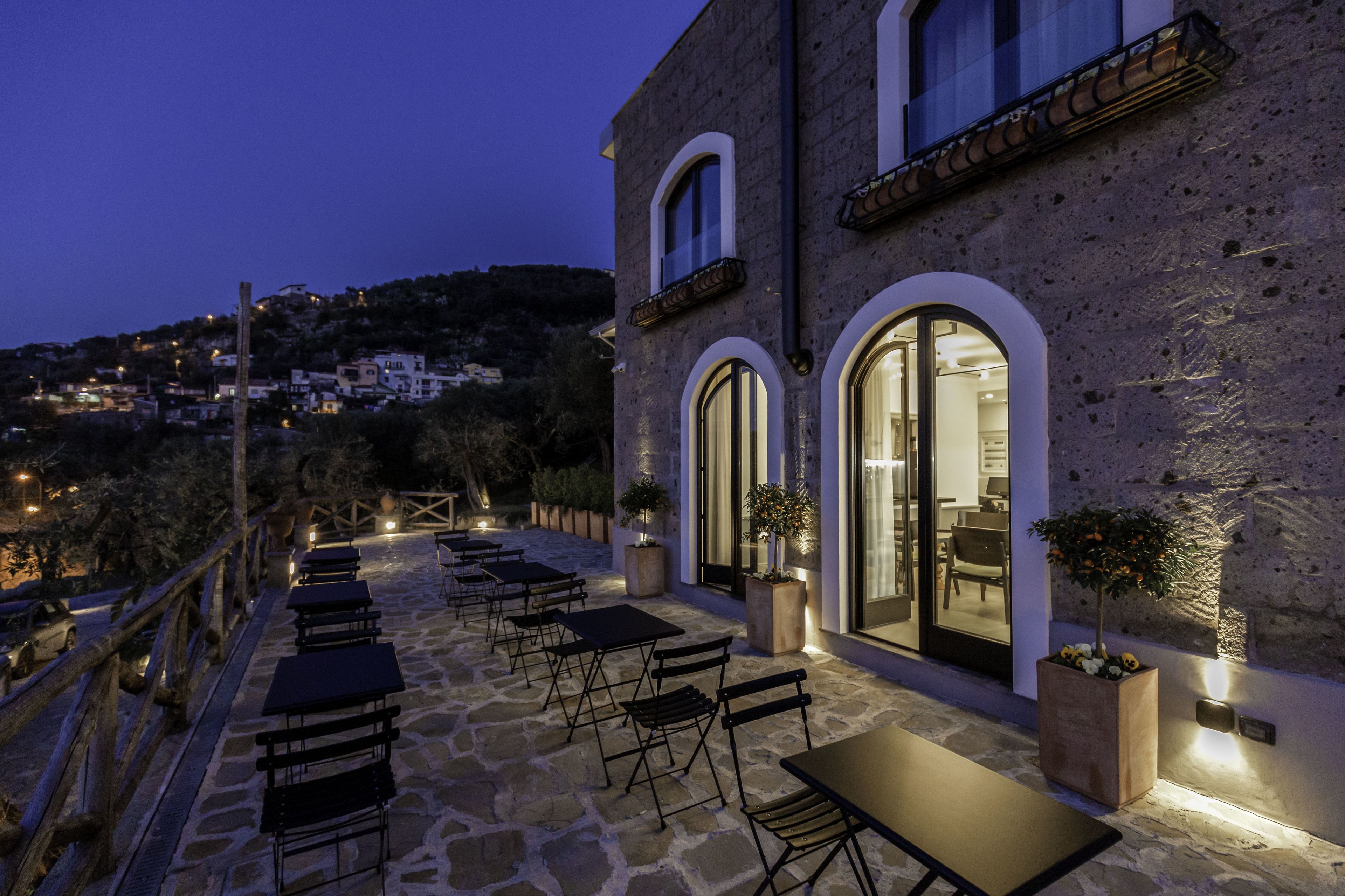 Fassade der Unterkunft – Abend/Nacht